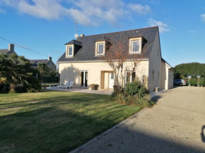 Maison avec grand jardin et belle terrasse 2 kms de la plage près Omaha Beach et Arromanches - table ping pong